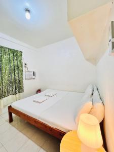 Nomads MNL Backpackers Homestay - near Airport
