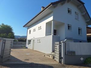 Large 3 room apartment with garden, parking Annecy