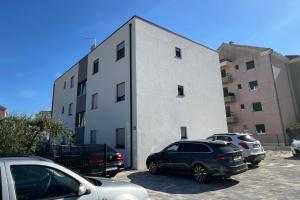 Apartments with parking space Trogir - 24640