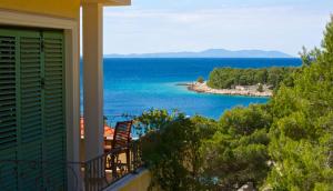 Seaside Garden Apartment - 40m above Duboka Bay