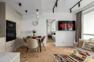 Lumina I Premium 3BR Apartment with Balcony I AC