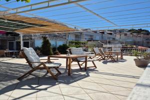 Apartments Matea - One-Bedroom Apartment with Sea View - tikovica