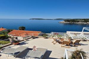 Apartments Matea - One-Bedroom Apartment with Sea View - tikovica