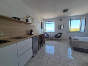 Apartments Matea - Studio with Sea View 2 Adults - tikovica