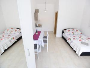 Apartments Kapetan - One Bedroom Apartment with Terrace