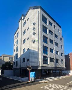 Spacious 2BR 3BR Suite Near Hongdae Free Parking