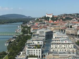 Eurovea Tower 22 - Danube & Castle View
