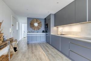 Bright 50 m in the centre of Sanary-sur-Mer