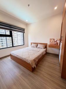 BS8 The Beverly Solari - Vinhomes Grand Park, Hồ Chí Minh City - 2 bedroom apartment with a balcony