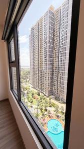 BEST CHOICE 5min walk to entertainment complex - Vinhomes Grand Park, Hồ Chí Minh City - 2br apartment with a balcony