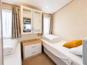 The Retreat Lilly Belle - Accessible Caravan at Lido Beach Prestatyn