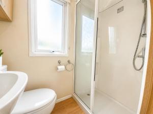 The Retreat Lilly Belle - Accessible Caravan at Lido Beach Prestatyn