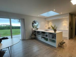 Spacious Architect-Designed Villa 2 Baths