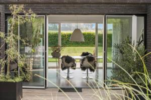 Spacious Architect-Designed Villa 2 Baths