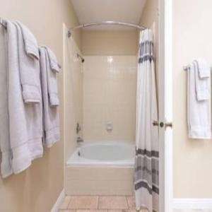 Apex Exquisite Apartments - 420 N Main St