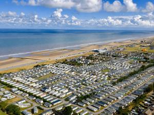 The Retreat Lilly Belle - Accessible Caravan at Lido Beach Prestatyn