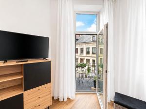 Old Town 2BR I Private Terrace I Balcony I Self Check-in I cohost