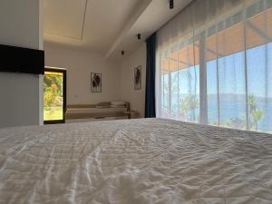Sebis Chalet with Sea View