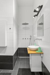 FRK13 - Bright 95sqm 3BR Home in Central Budapest