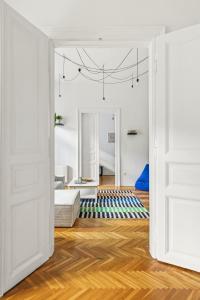 FRK13 - Bright 95sqm 3BR Home in Central Budapest