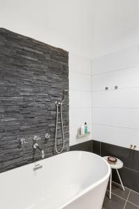 FRK13 - Bright 95sqm 3BR Home in Central Budapest