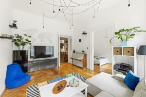 FRK13 - Bright 95sqm 3BR Home in Central Budapest