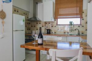 Apartment with Balcony - 5 min Walk to the Beach & Restaurants