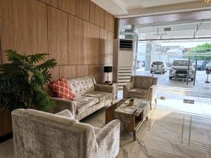 New Cozy STUDIO, walk to SM JMall, Pool, WiFi