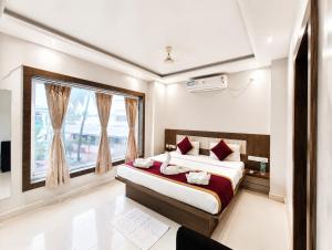 HOTEL NEW PREMIUM #HOME TOWN PURI - Near SWARGADWAR GOLDEN BEACH and Shree Jagannath Temple - Fully - Air - Conditioned-with-Lift-wifi - and Parking Facilities - Near Bengali Market with Prime Location - Best Hotel In Puri