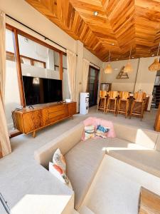 Follow Your Dreams Boutique Villa, close to sunset beach, soft opening