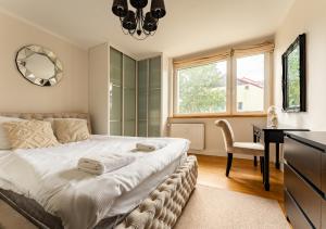 Gdańsk Airport Comfort Apartment by BookingHost