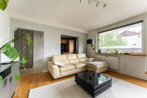 Gdańsk Airport Comfort Apartment by BookingHost