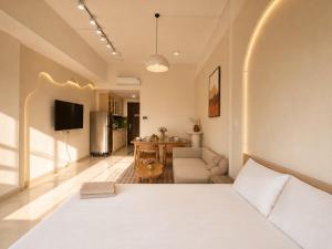 RiverGate Apex Suites Free Pool