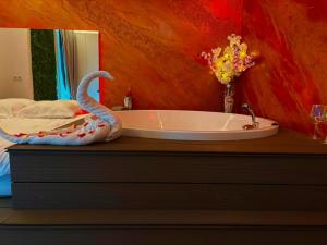 MATTEO jacuzzi room by 50 shades