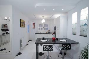 Londe du Lac - chic apartment with private suite S16