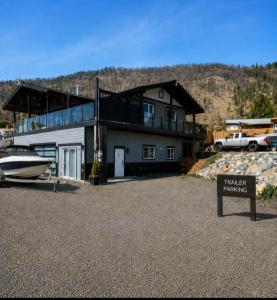 casa loma Okanagan Hideaway, Lake views & Outdoor Adventures