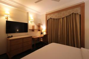 Savoy Suites Noida