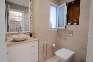 Londe du Lac - chic apartment with private suite S16