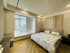 High end 3BR Riverside , Balcony River View