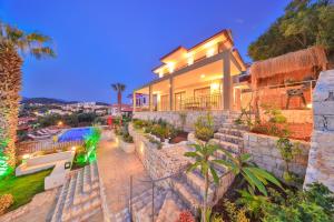Luxury Retreat in Kaş - Pool, Jacuzzi and Private Beach