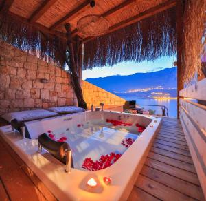 Luxury Retreat in Kaş - Pool, Jacuzzi and Private Beach