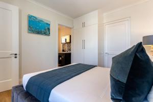 Stunning Ocean and Mountain Views, Heated Mini Pool - Villa Iparadesi Camps Bay