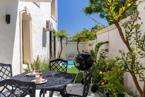Stunning Ocean and Mountain Views, Heated Mini Pool - Villa Iparadesi Camps Bay