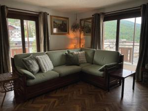 Central Spacious Apartment, Mountains View