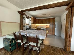 Central Spacious Apartment, Mountain Views