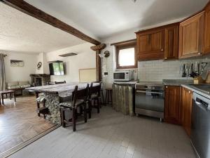 Central Spacious Apartment, Mountain Views