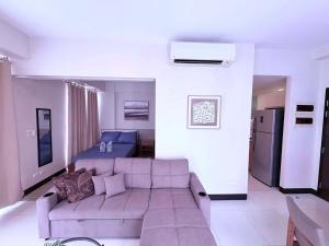 8 Newtown boulevard