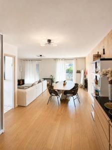 Stylish 2- Bedroom Apartment - Terrace - Free Parking -5min Basel Airport