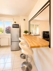 Stylish 2- Bedroom Apartment - Terrace - Free Parking -5min Basel Airport