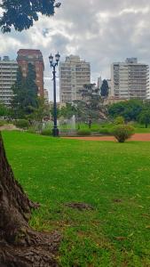 ALOJAMIENTOS ROSARIO Departamento con vista al Río Paraná, a cuadras del Monumento a la Bandera